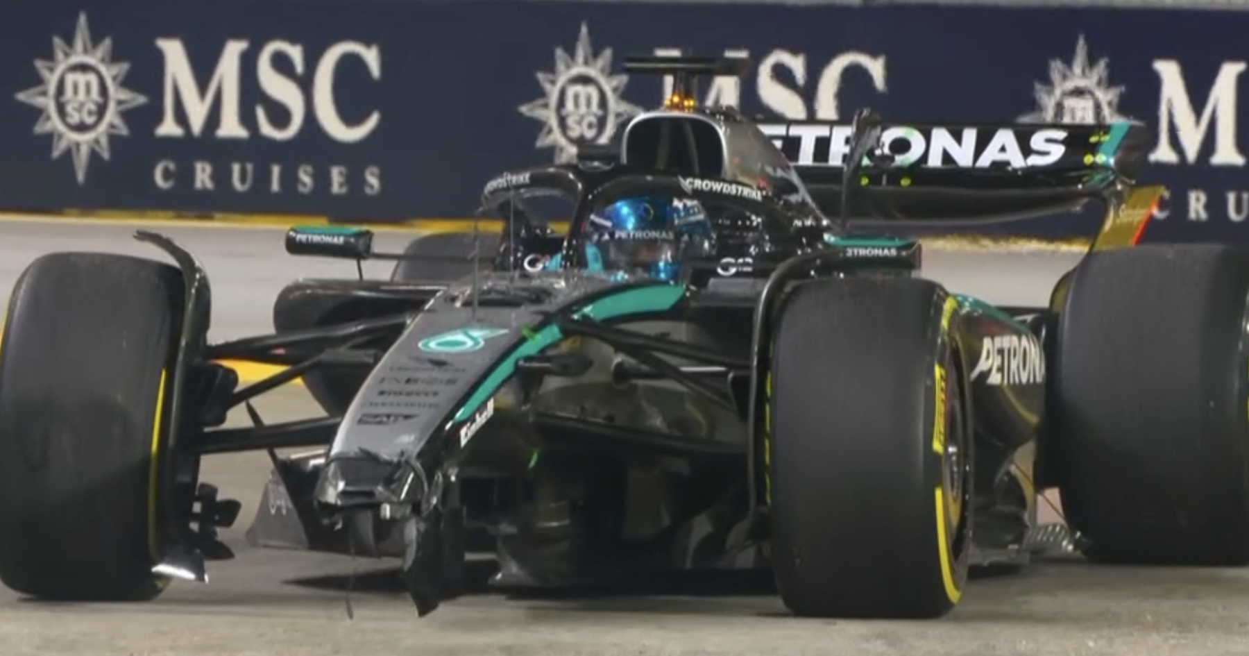 George Russell triggers first Singapore GP red flag after high-speed crash