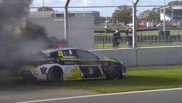 Broer Hamilton met schrik vrij na flinke autobrand