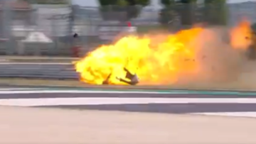 Lamborghini vliegt in brand na keiharde crash op Misano