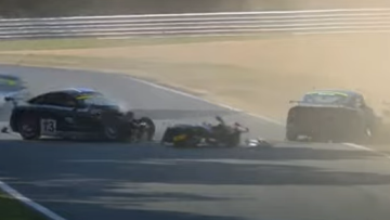 Heftig ongeluk schopt schema Red Bull-junior Coronel in de war