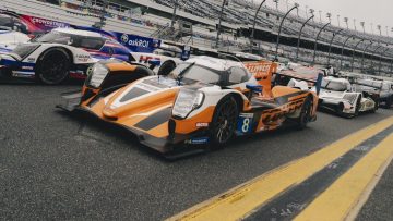 Nederlander verliest zege in 24 uur van Daytona na hartverscheurende zware straf