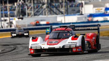 Porsche strike as BMW suffer bizarre pit lane crash - 4hr report