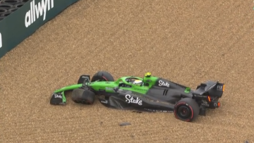 Crashes zorgen voor chaotisch einde afsluitende training Silverstone