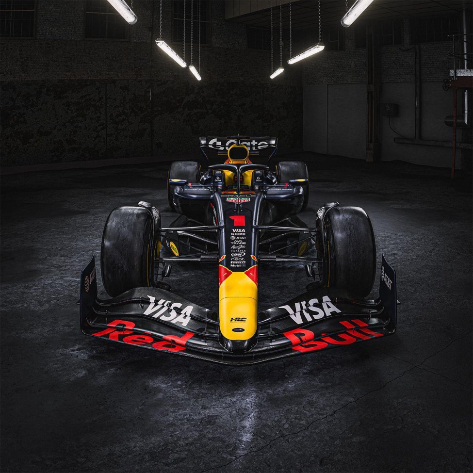 			© Red Bull
	