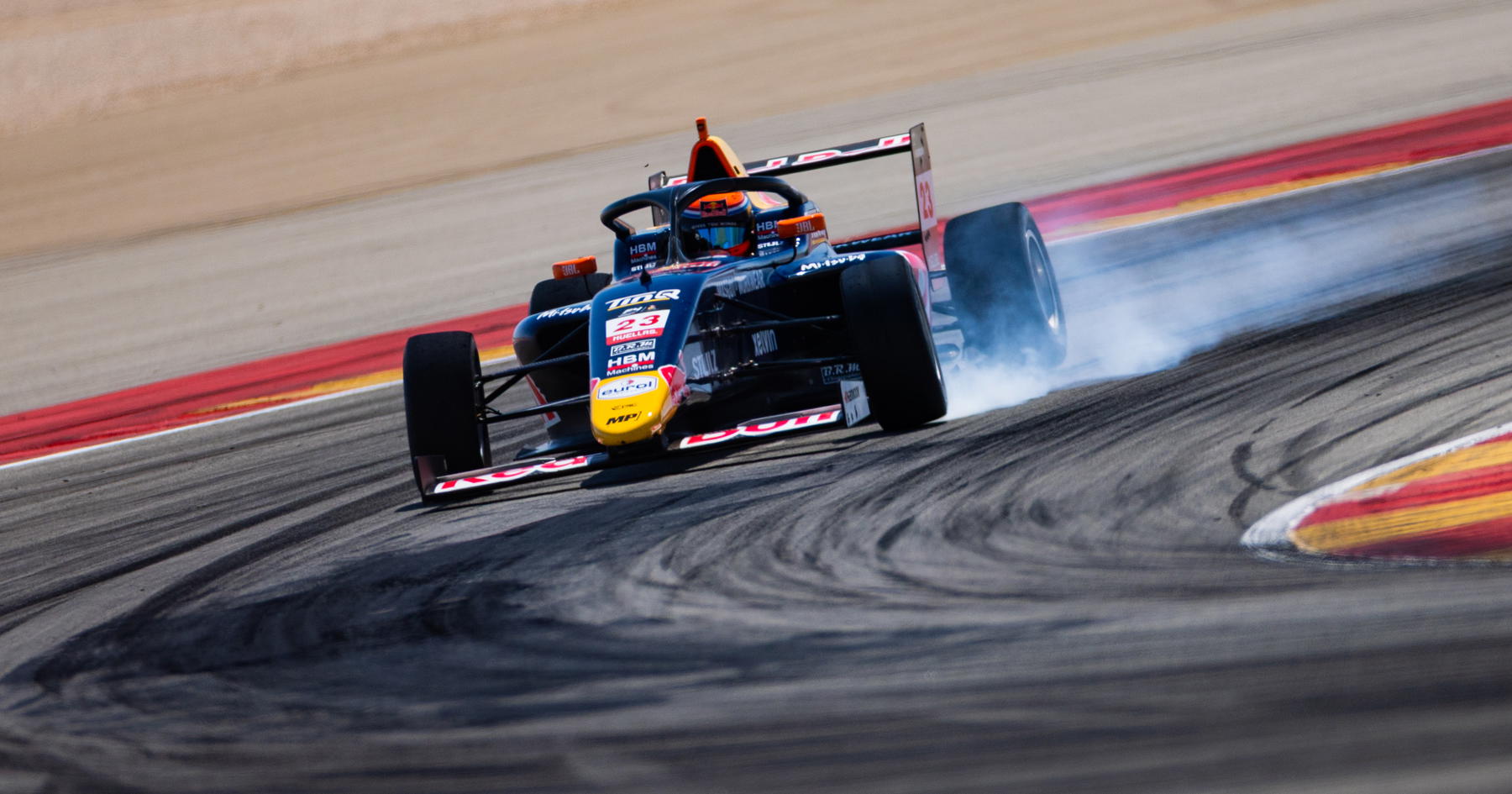Jeff Rocco Racing Rocco Coronel behoudt leiding Spaans F4-kampioenschap ondanks lastige ...