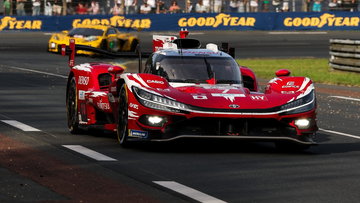 De Vries en Frijns schrijven historie met 'onmogelijke' dubbelzege in 24 uur van Le Mans!