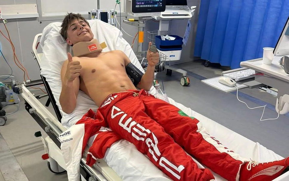 Piloto da F3 atualiza estado de saúde após grave colisão com companheiro de equipe