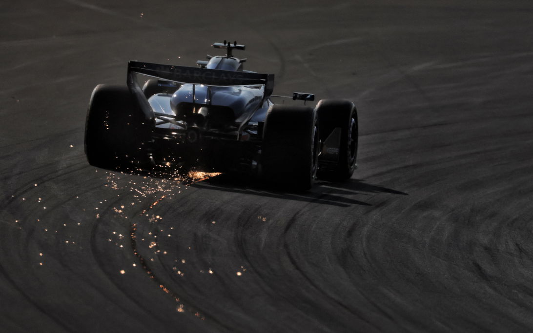 윌리엄스 알본, 서스펜션 설정 변경으로 중국 GP 스프린트 레이스 피트레인 출발