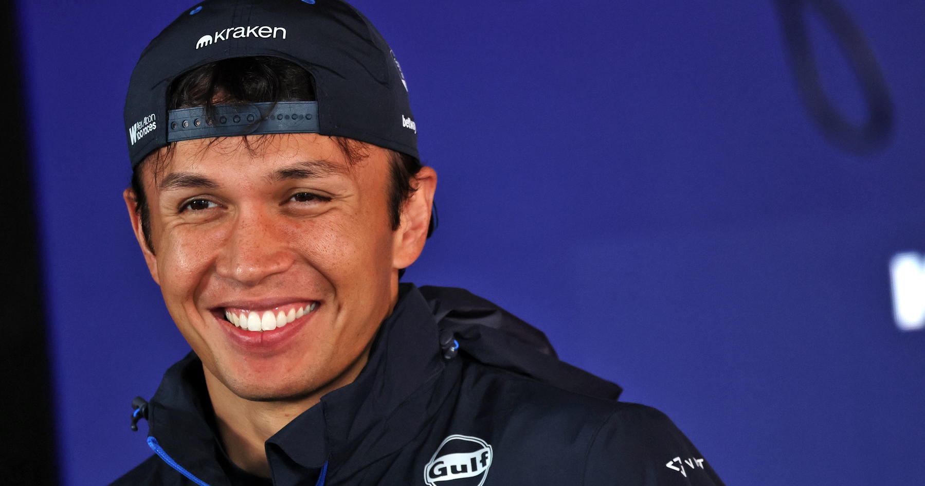 Alex Albon signs new F1 contract