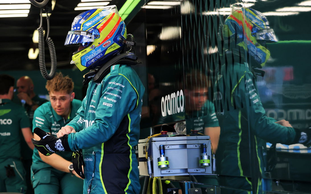 Aston Martin admits to Australian GP 'mess' after pit stop communication error