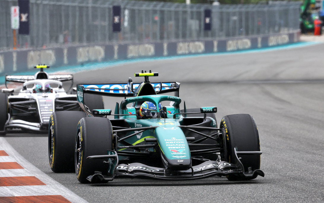 Alonso aponta novo problema crítico da Aston Martin: desempenho da caixa de câmbio