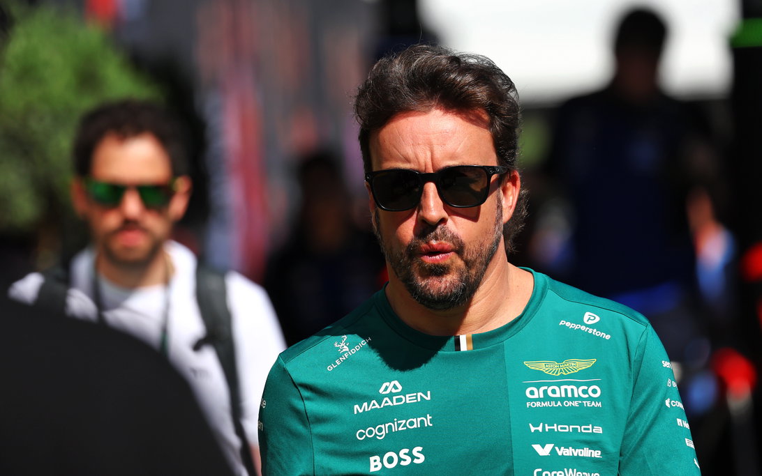 Alonso condena 'abuso' nas redes sociais em meio à crise da Aston Martin em 2026