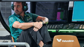 Fernando Alonso handed F1 future instruction after Aston Martin concern