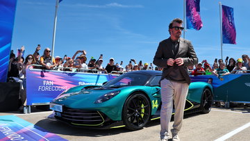 Alonso weerlegt verhalen over F1-toekomst: "Dat speelt allemaal mee"