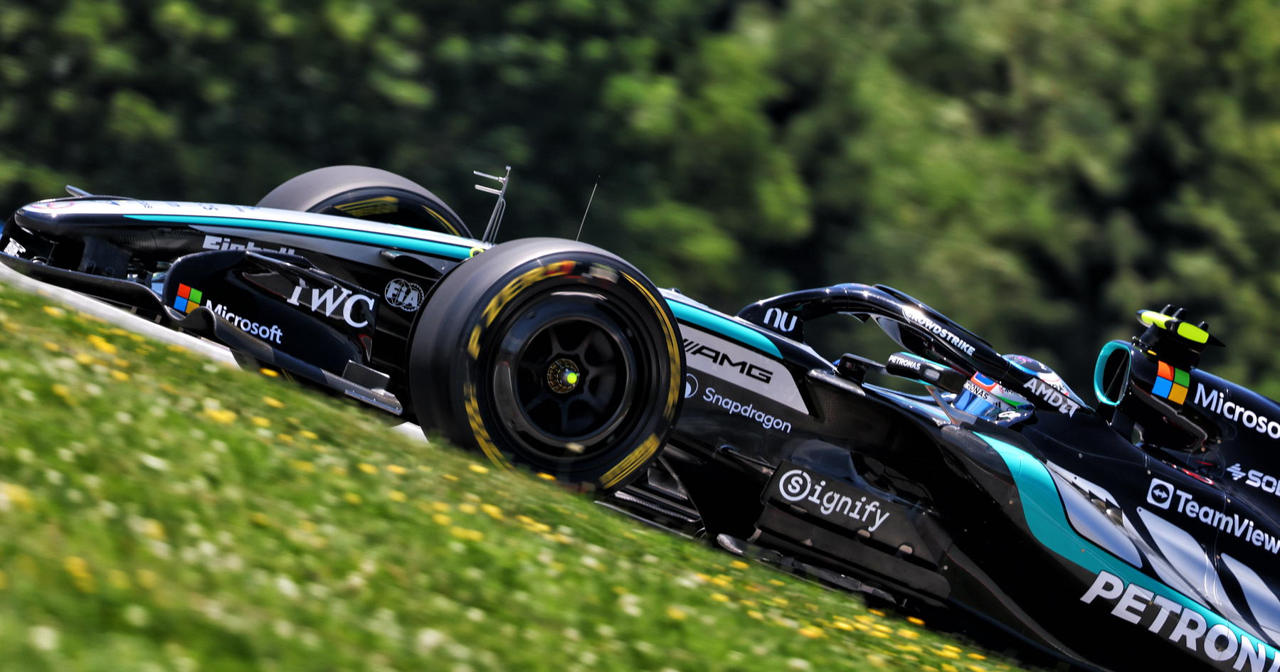 Kimi Antonelli opening day perfection as George Russell suffers major deficit