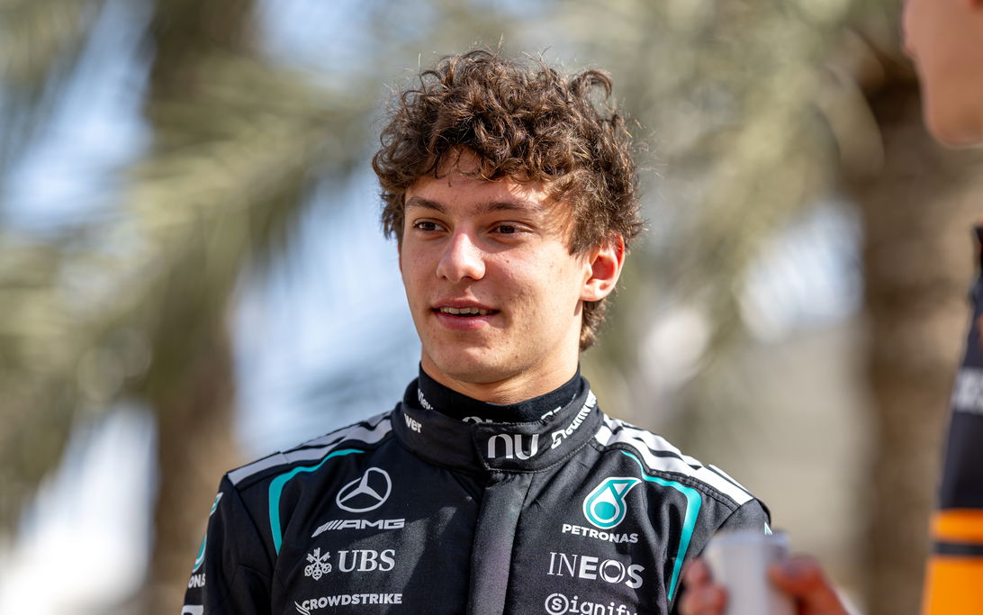 Kimi Antonelli overcomes huge crash to secure front-row start in Australia