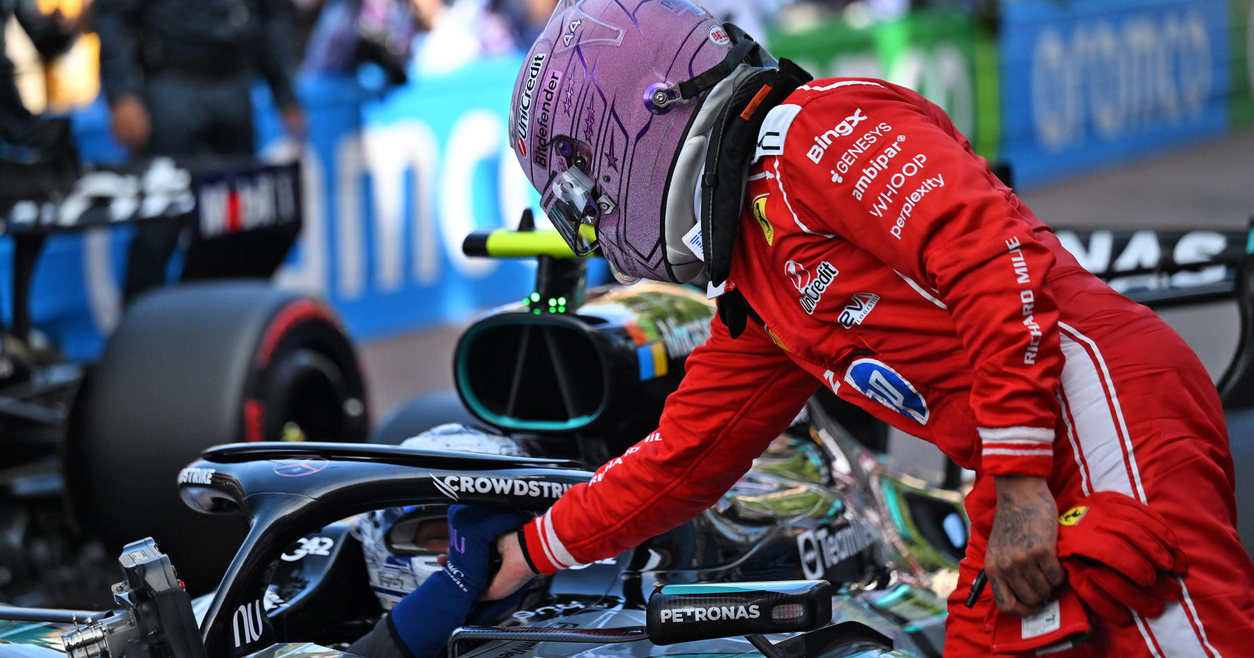 Kimi Antonelli leaves F1 champion speechless in staggering Lewis Hamilton moment
