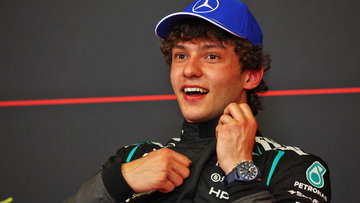 Verraste Antonelli steekt loftrompet over Verstappen en Red Bull