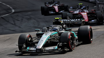 Mercedes zet zich schrap na inhaalslag Ferrari