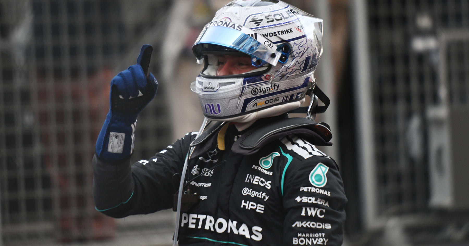 Kimi Antonelli leaves F1 icon impressed after unfazed Max Verstappen and Ferrari reaction