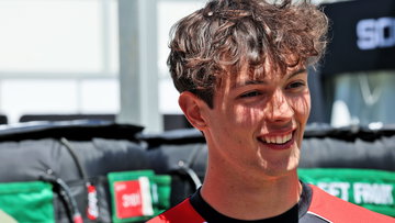 Bearman complimenteert Verstappen: "Je moet dat recht verdienen"