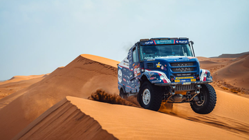 Nederlands team grijpt eindzege Dakar bij trucks, Van den Brink op het podium
