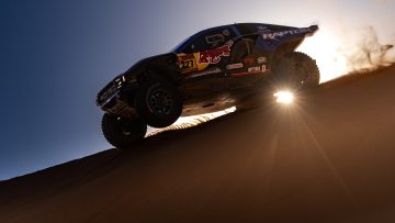 Dakar-titanen verliezen tijd in loodzware marathonetappe, Ford profiteert
