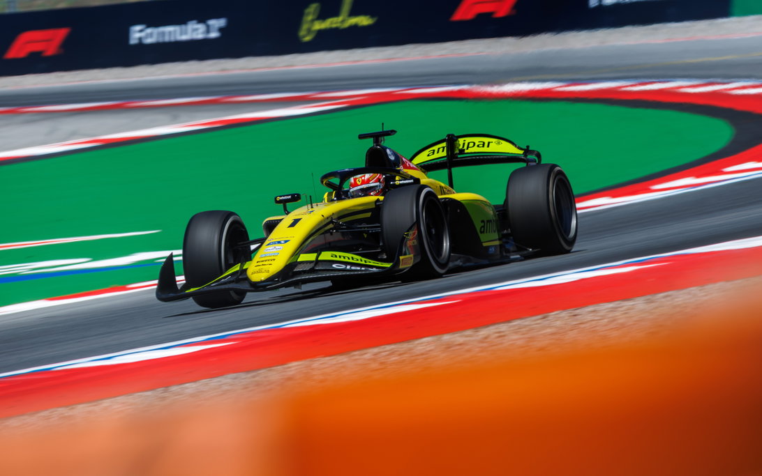Rafael Camara domina la carrera Feature de F2 en Barcelona mientras Tsolov asume el liderato del campeonato