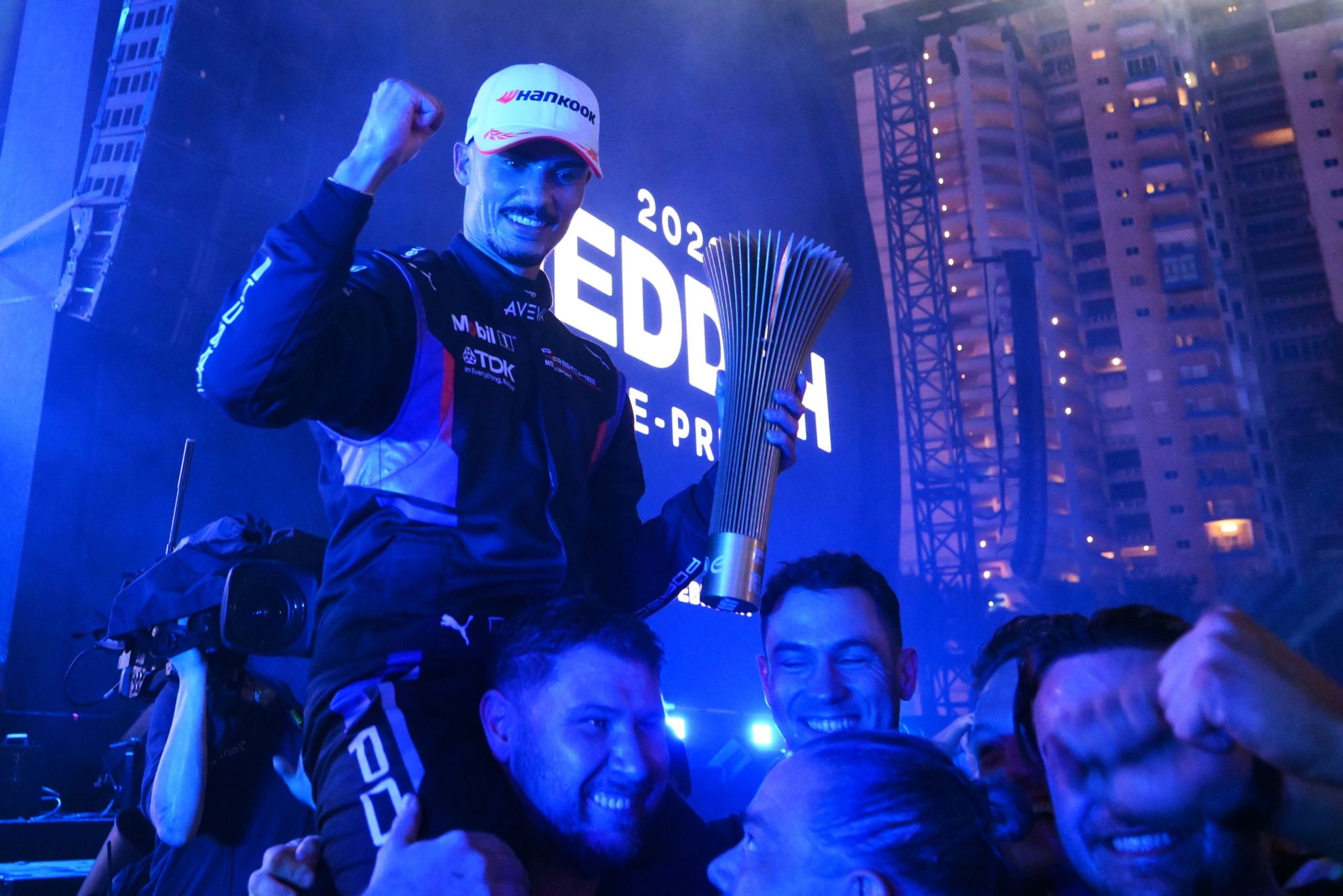 2261486918 2048x2048