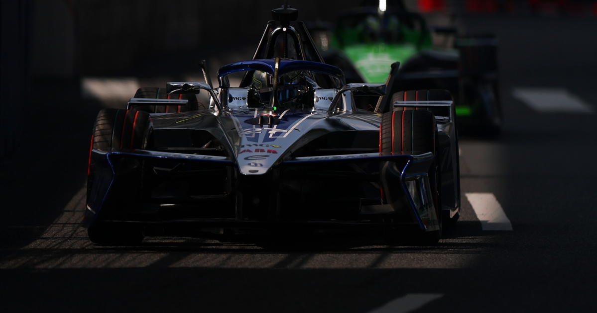Formula E title favourites suffer shocker as Jake Dennis clinches Tokyo pole