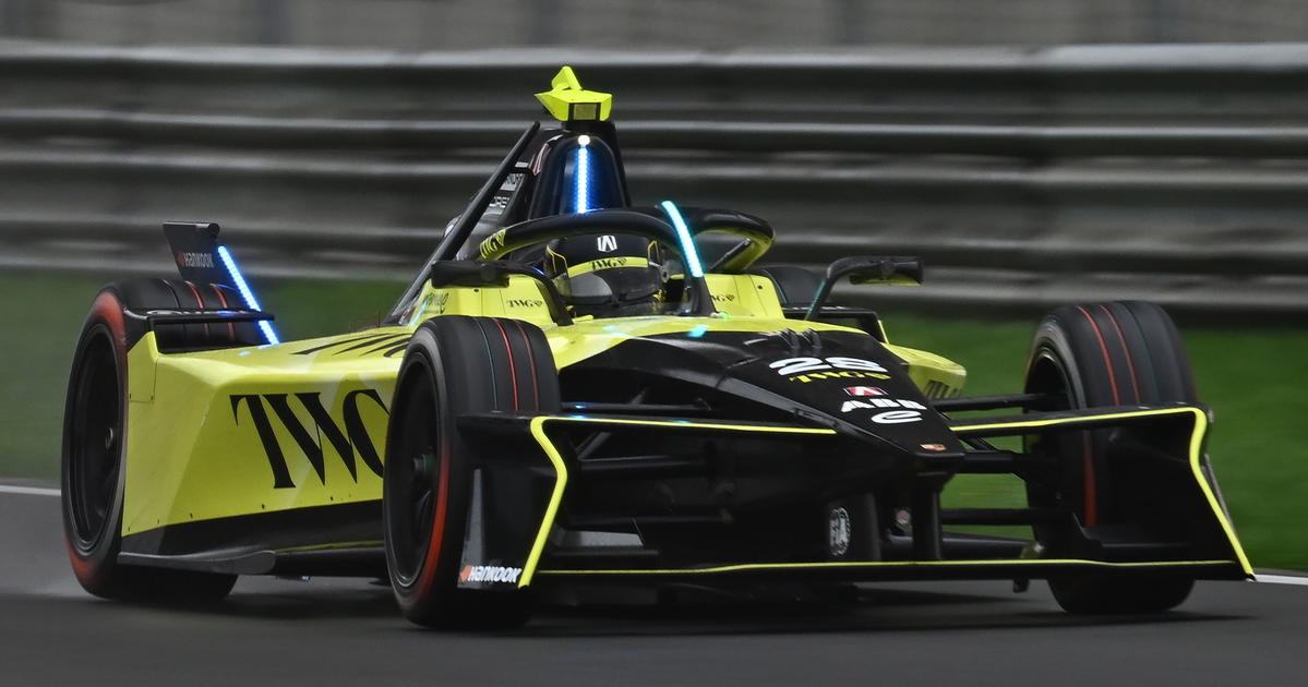 Felipe Drugovich clinches maiden Formula E pole as Mitch Evans struggles again