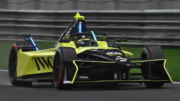 Felipe Drugovich clinches maiden Formula E pole as Mitch Evans struggles again