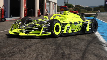 Verstappen geeft verrassende eerste reactie op gloednieuwe Formule E-bolide