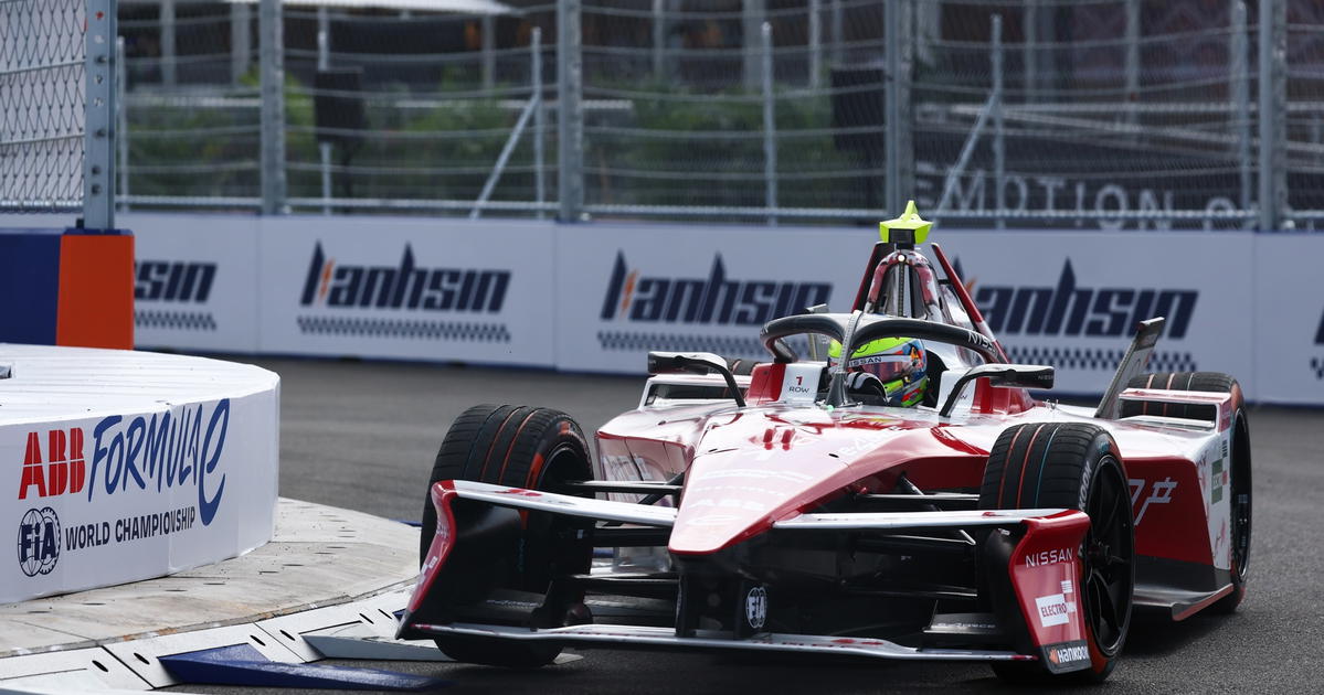 Oliver Rowland takes full responsibility after surprise Formula E crash