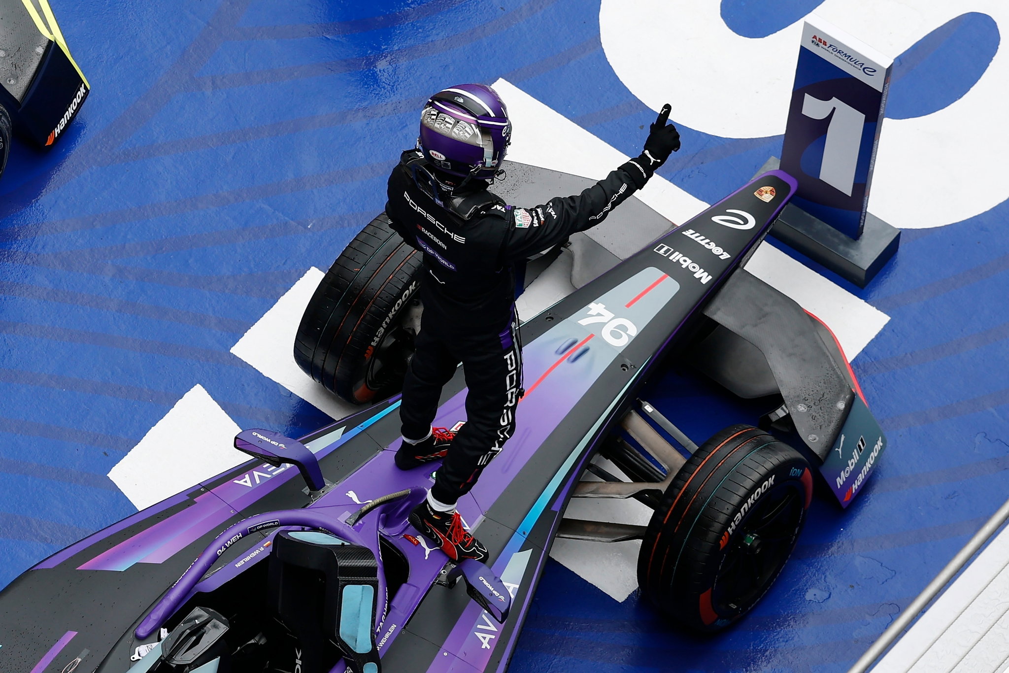 Wehrlein win Shanghai