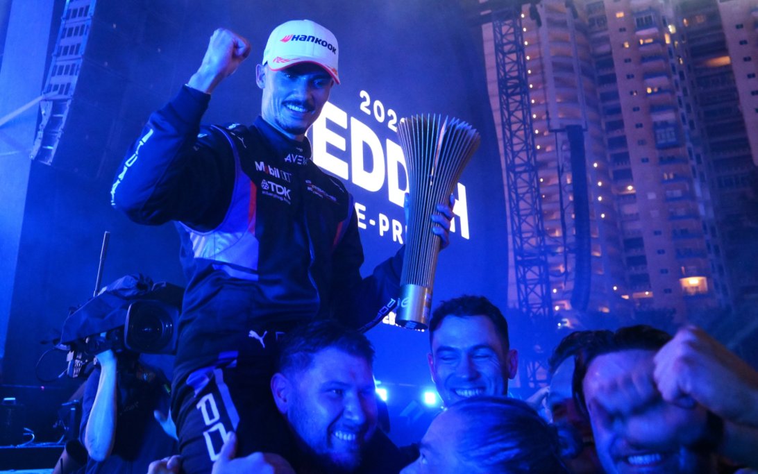 2261486918 2048x2048