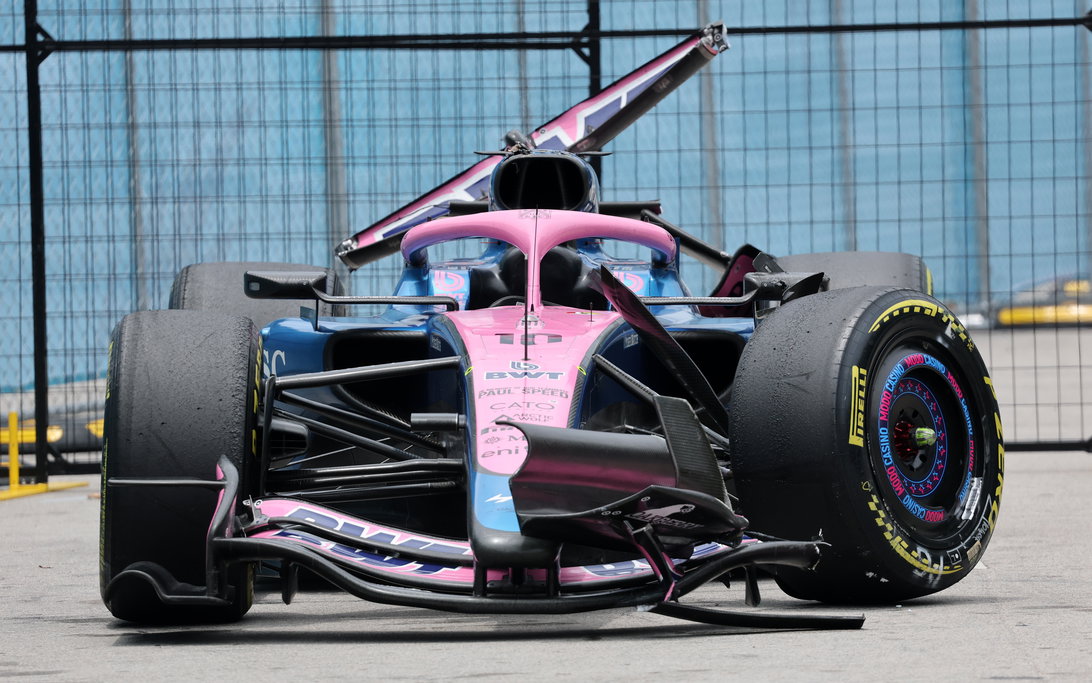 Liam Lawson apologizes to Pierre Gasly after Miami GP crash caused by gearbox failure