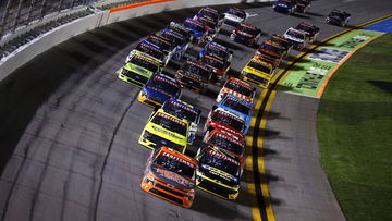 NASCAR-coureur geschorst vanwege homofobie tegen IndyCar-ster