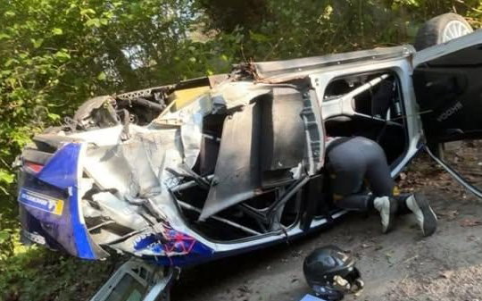 前F1车手约斯·维斯塔潘在瓦隆尼亚拉力赛翻车,脱险无恙