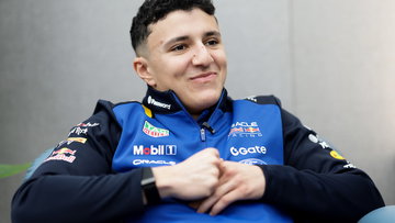 Hadjar verbaast zichzelf in strijd met Verstappen: "Precies zoals ik wilde!"