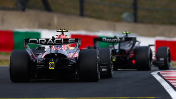 Hadjar hekelt Red Bull-rookie: "Hij laat Verstappen gaan en verdedigt tegen mij!"