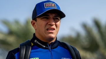 Hadjar velt oordeel over teamgenoot Verstappen: "Echt een voordeel op een gozer als ik!"