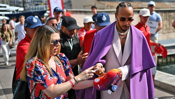 Former F1 team boss questions 'ridiculous' Lewis Hamilton clothing