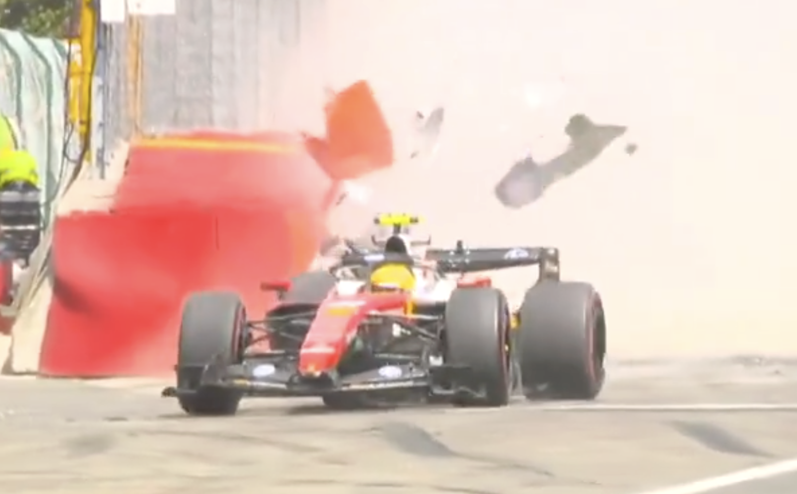Hamilton crash Belgian practice