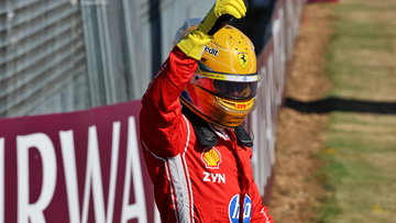 Hamilton jubelt na knappe pole: "We staan gewoon voor Mercedes!"