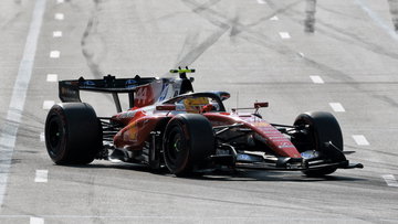 Hamilton bijt van zich af: "Wat doet dat er nou weer toe?"