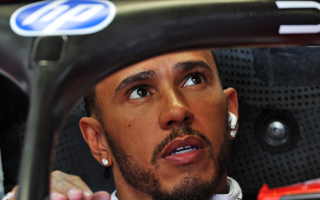 Hamilton lidera la FP2 en Mónaco, pero advierte: «Ferrari aún tiene margen de mejora»