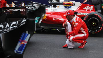 Hamilton onderzoekt winnende Mercedes uitvoerig