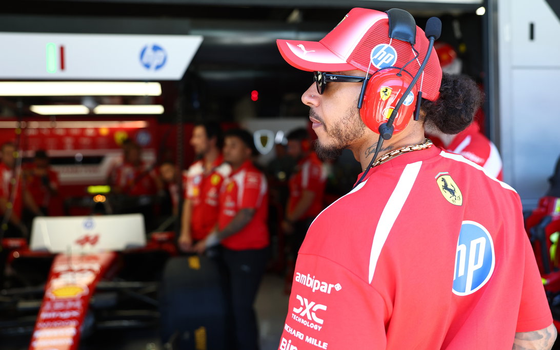 Hamilton alerta sobre una brecha de ritmo "inusual" tras un viernes difícil en Barcelona