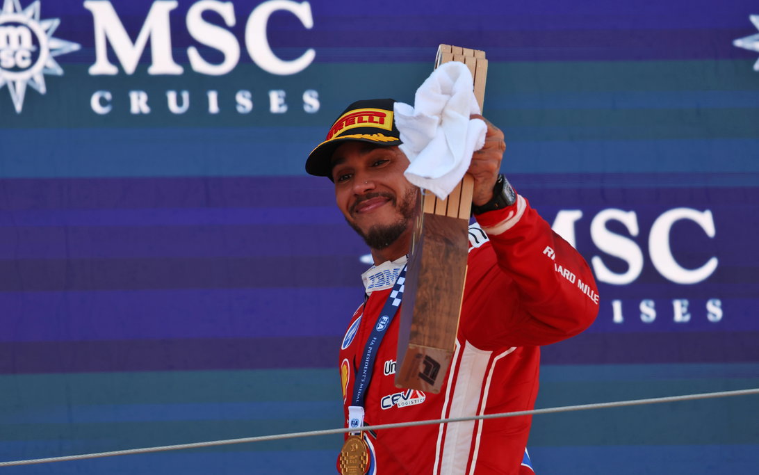 Hamilton trionfa a Barcellona: il pilota più anziano a vincere in F1 dopo 56 anni